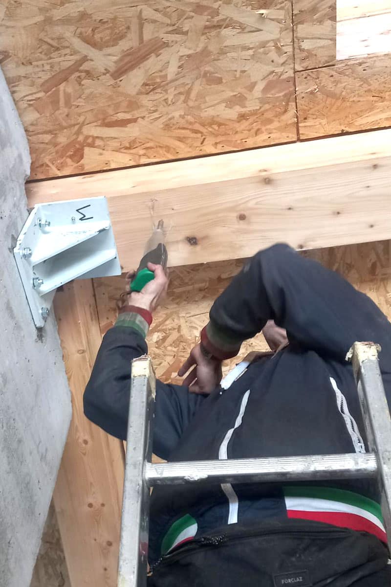 Verifica del nodo strutturale legno-acciaio in edificio scolastico X-Lam in costruzione