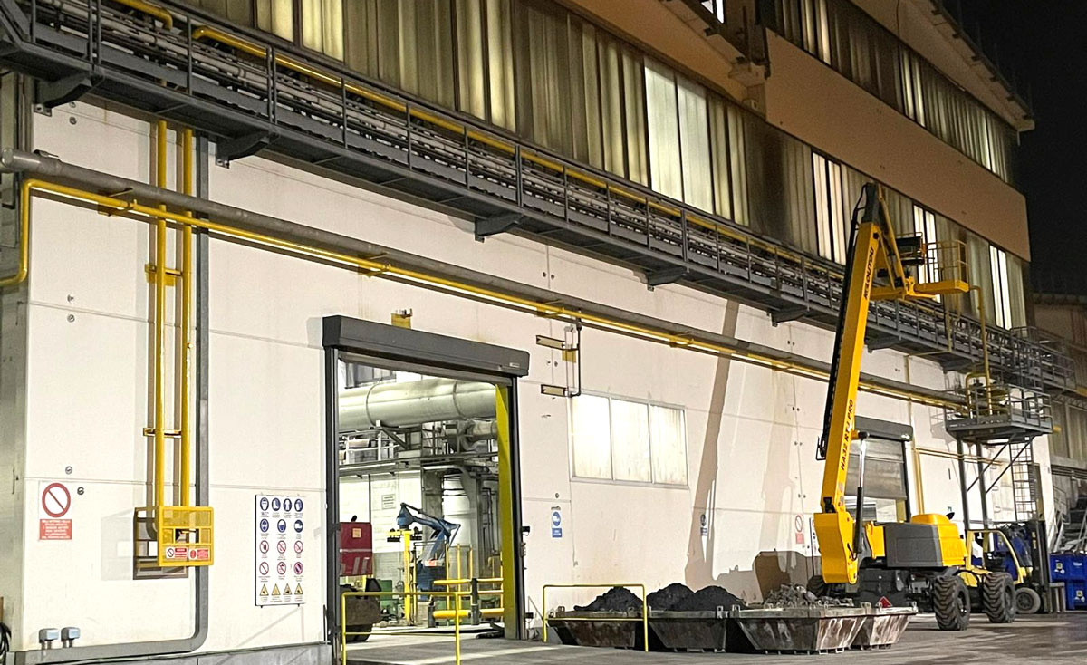 Capannone industriale Brugherio di notte dopo intervento di miglioramento sismico
